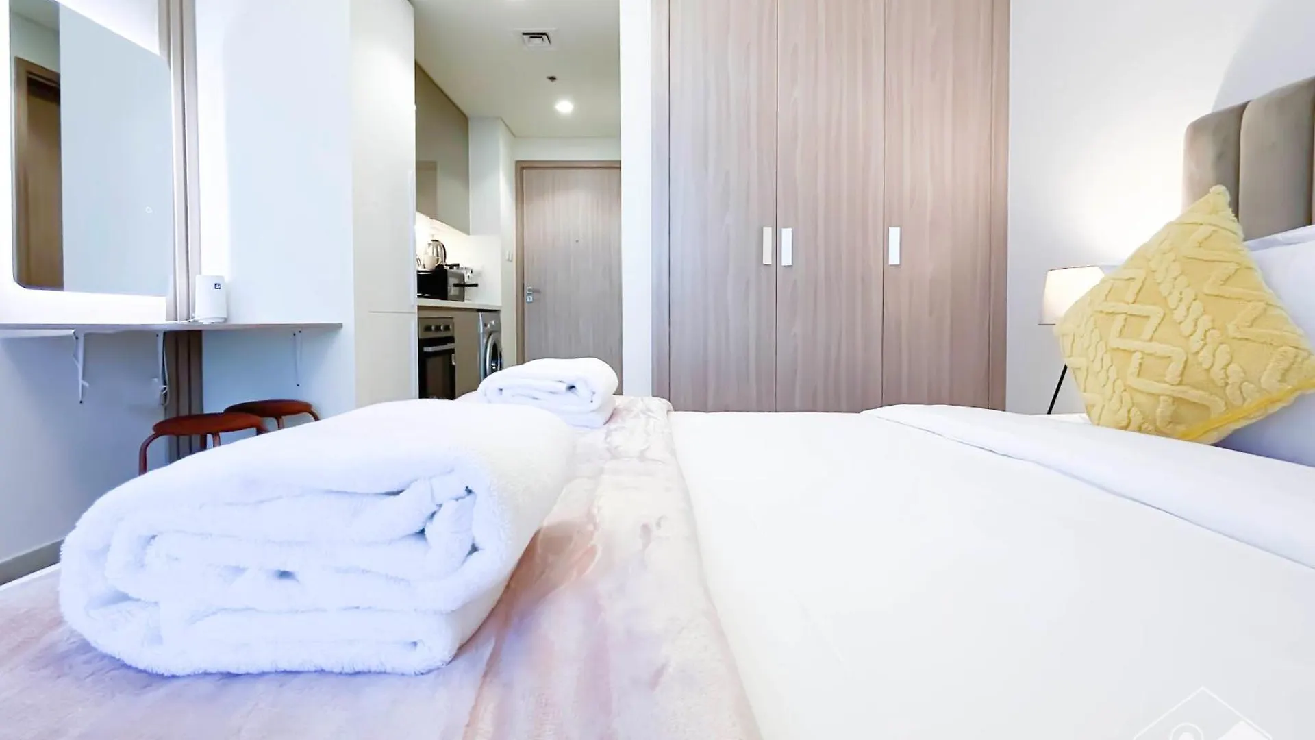 Riviera Charm Studio With Balcony Dubai Apartment