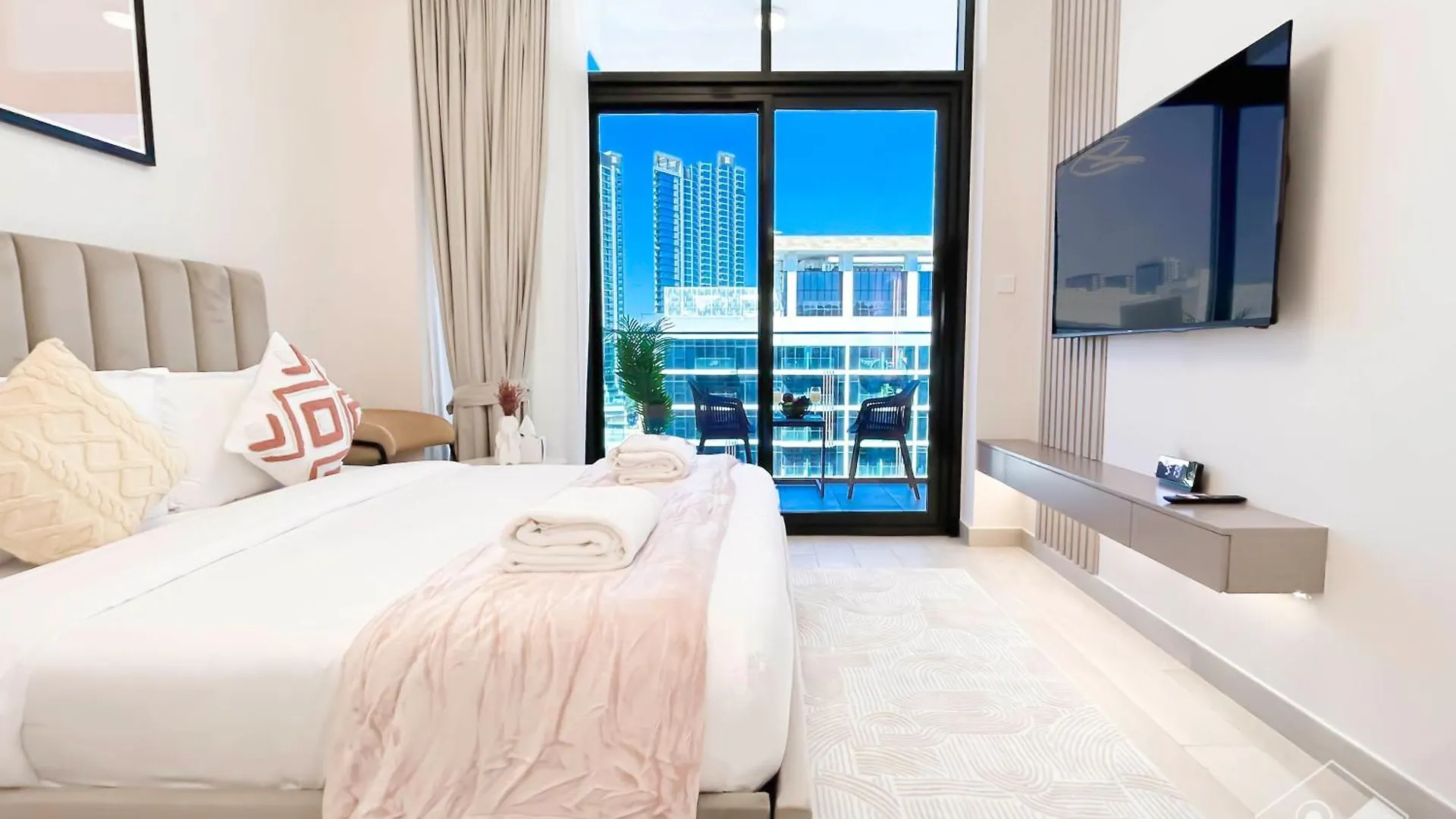 Apartment Riviera Charm Studio With Balcony Dubai
