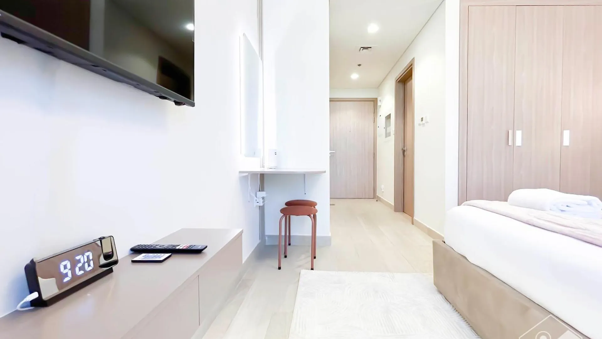 Apartment Riviera Charm Studio With Balcony Dubai